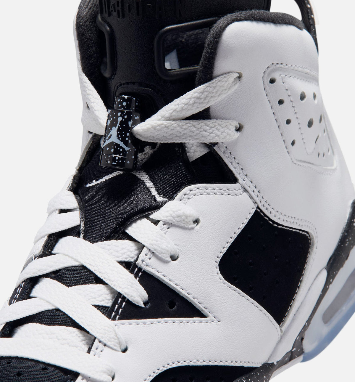 Air Jordan 6 Retro Black And White 大童运动鞋 | 黑/白配色