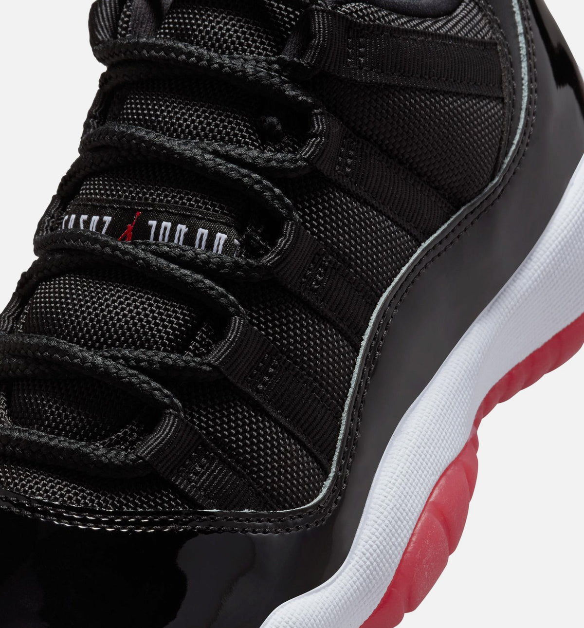 Air Jordan 11 Retro Bred Grade School 生活方式运动鞋 - 黑色大学红白色