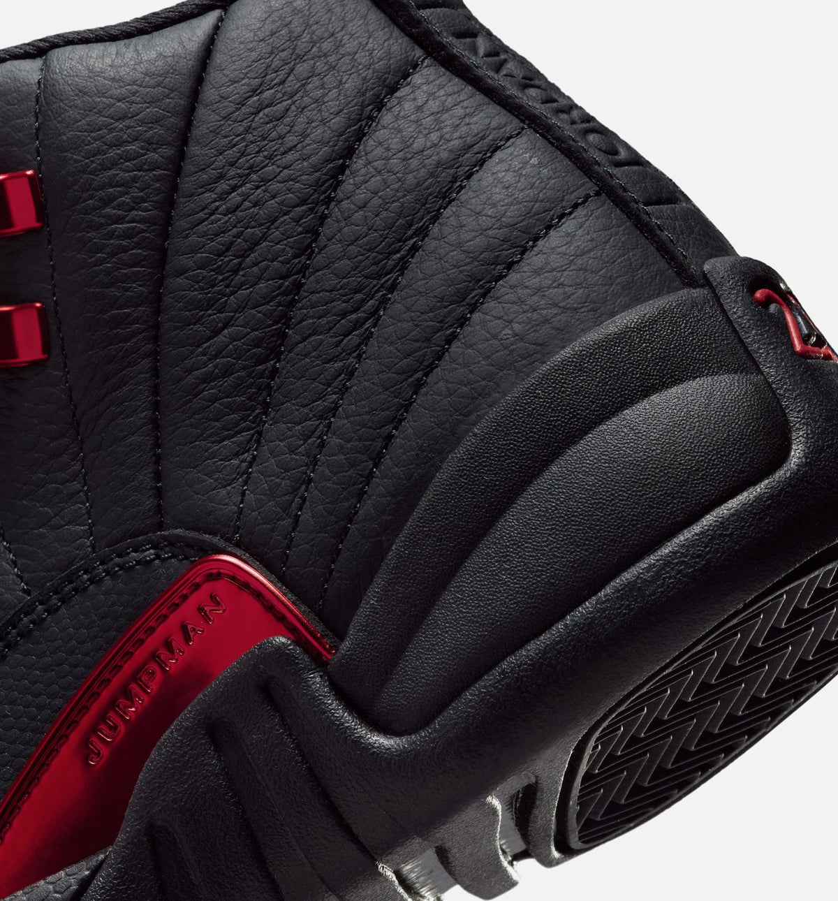 Air Jordan 12 Retro Bloodline Grade School 生活方式运动鞋 - 黑色大学红