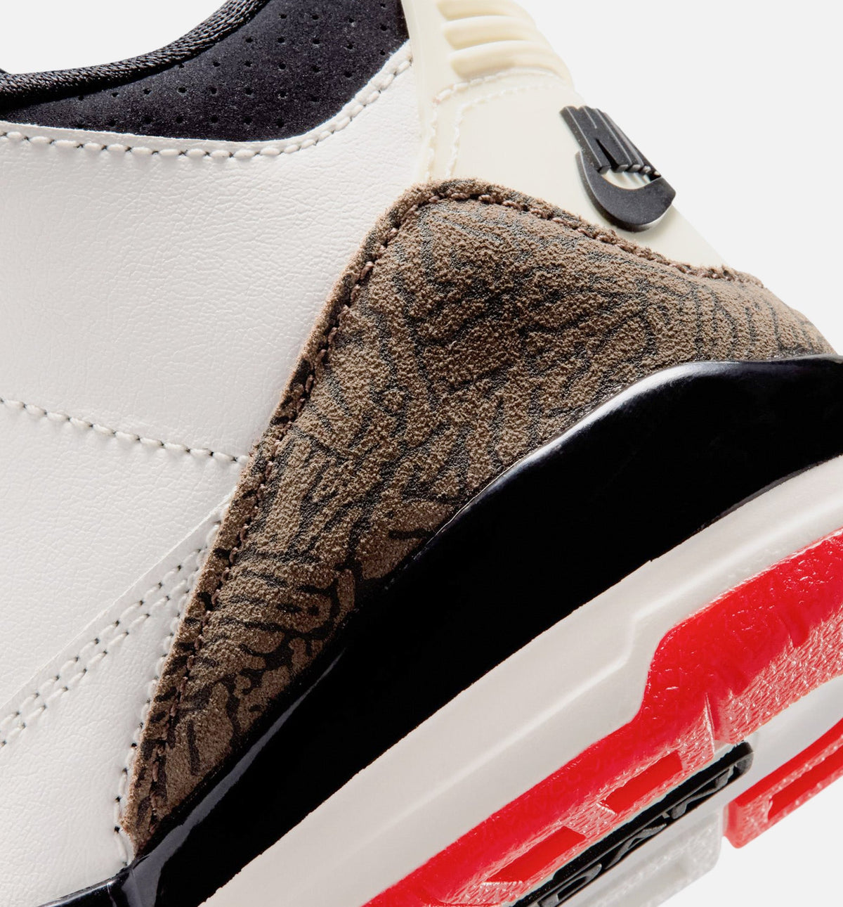 Air Jordan 3 Retro Sail and University Red 小幼儿运动鞋 | 帆白/黑/大学红/淡象牙配色