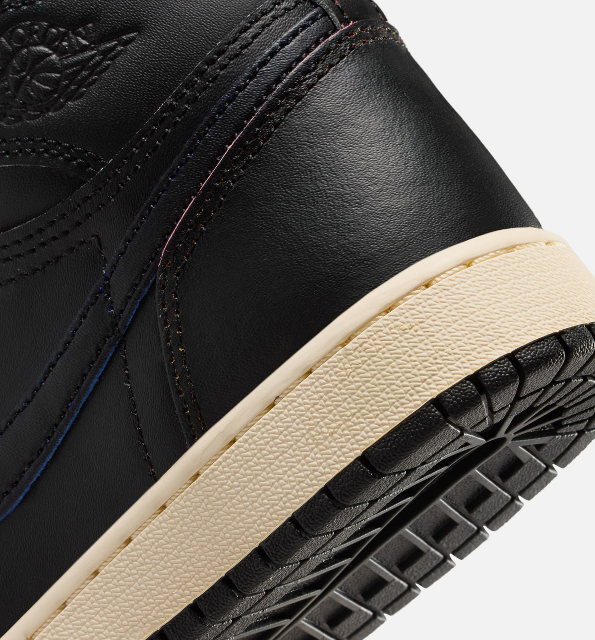 Air Jordan 1 Retro High OG Grade School 生活方式运动鞋 - 黑色筑麇色