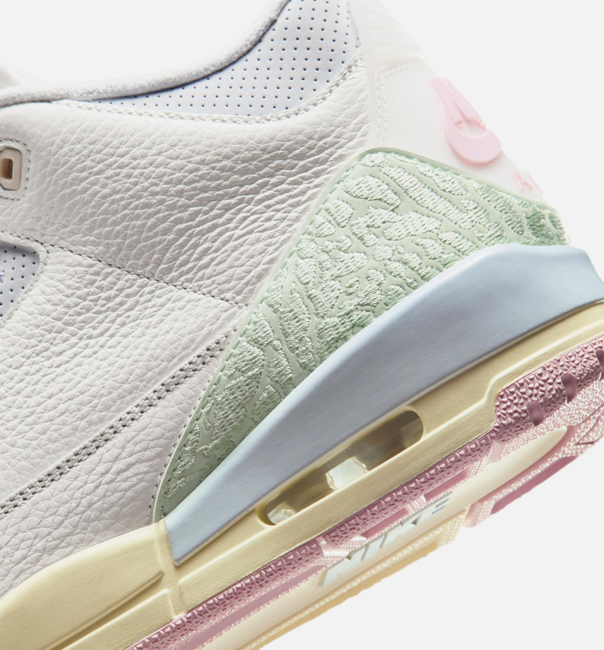 Air Jordan 3 Retro Sail And Jade Aura 男款运动鞋 | 帆白/翡翠/冰红配色