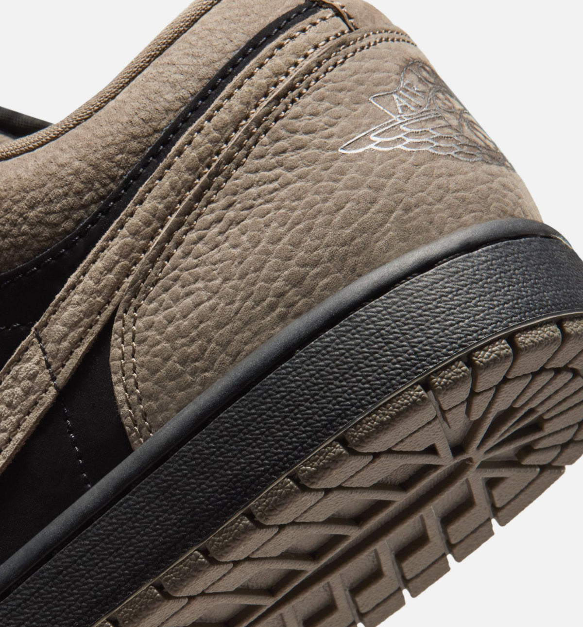 Air Jordan 1 Low SE 男款生活方式运动鞋 - 黑色橄榄灰露芒芒拼色