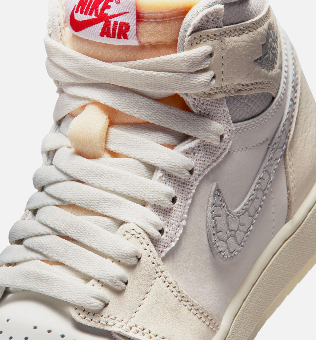 Air Jordan 1 Retro High OG Sail 大童高帮运动鞋 | 帆白/大学红/淡象牙/椰奶/幻影配色