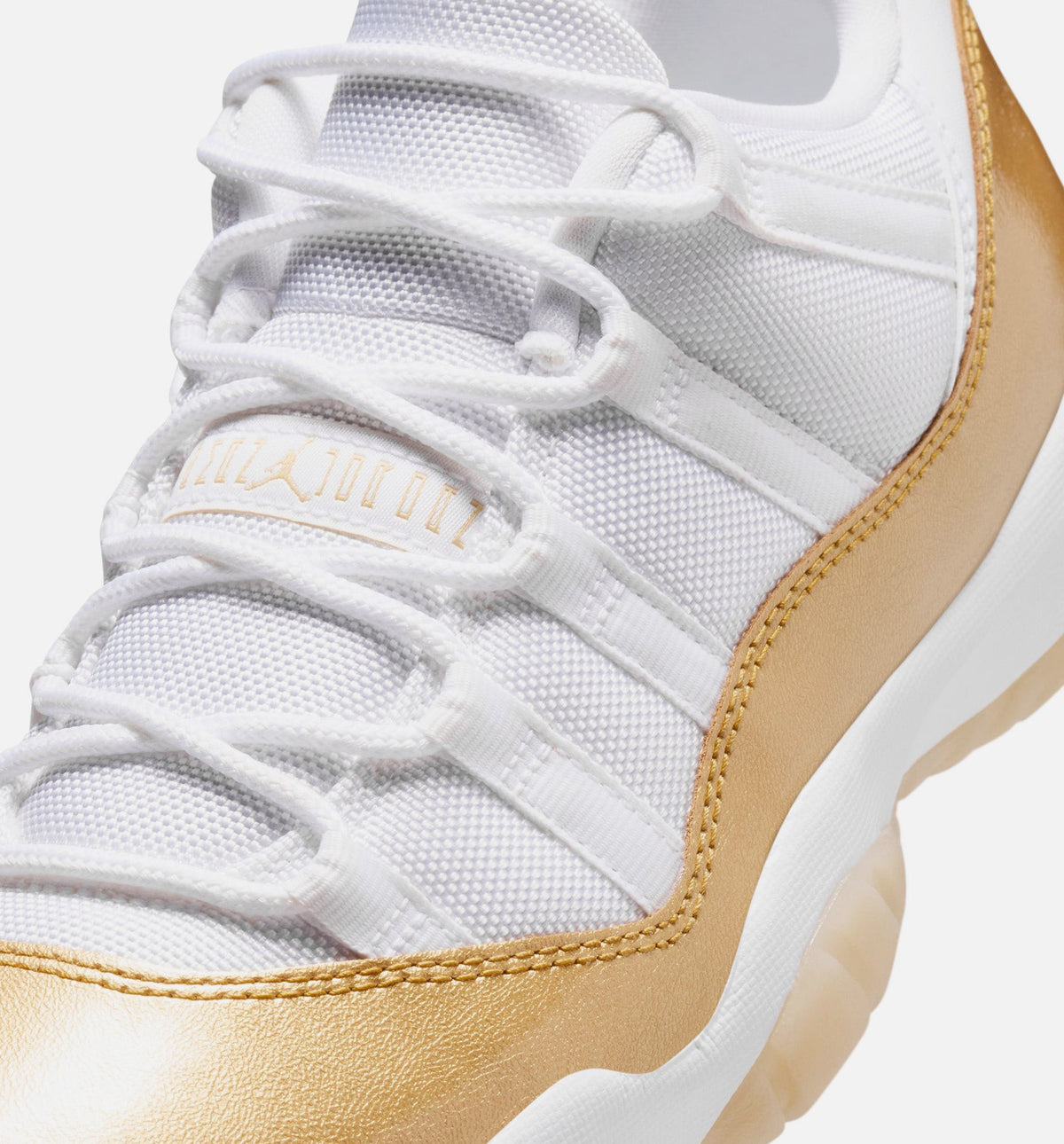 Air Jordan 11 Retro Low Mother's Day 女款运动鞋 | 白/金属金/队金配色
