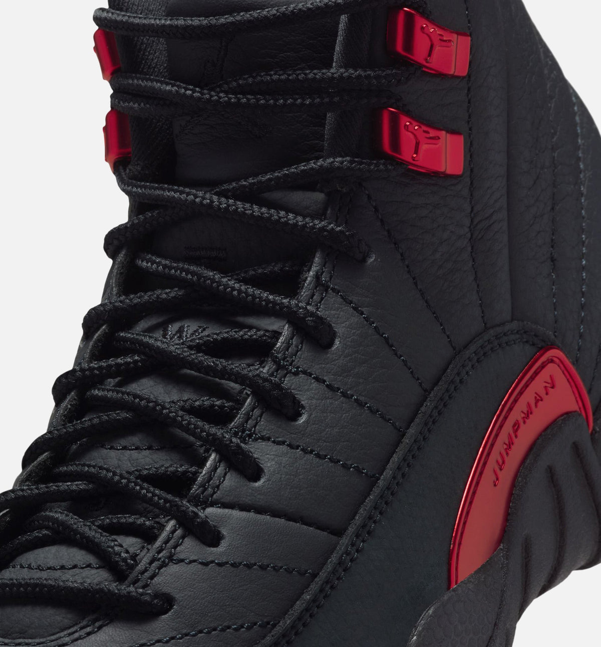 Air Jordan 12 Retro Bloodline Grade School 生活方式运动鞋 - 黑色大学红